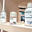 IKIGAI牙粉(粉歯磨き) 石榴薄荷(ざくろペパーミント)を使用してみました。粉歯磨きの付いた歯ブラシを口の中に入れた途端、ほんのりと漂う石榴×薄荷の香りで癒され、キメ細やかな泡立ちでとても爽快にブラッシングができます。普段から歯科医に強く磨き過ぎと注意されているナビですが、このキメ細やかな泡立ちを保つためそっと磨こうという気持ちになれる感覚でした♡