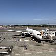 2025年5月から始まった「スターラックス航空×スヌーピー」の夢のコラボ、もう体験されましたか？先日、成田から台北までプレミアムエコノミーで搭乗してきたんですが……もう、搭乗前から「可愛い」が止まらないんです！というわけで、興奮気味にレポートさせてください！