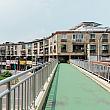 ロータリーを囲うように建つ集合住宅群をつなぐ歩道橋。その特殊な構造から「世界で唯一の環状歩道橋」と呼ばれています。<br>写真提供：臺北市政府觀光傳播局