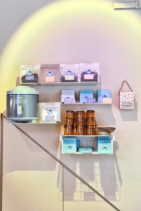 ブラックコーヒーを飲んでいるはずなのに、とても強いフルーツの香りも感じられます。フルーツティーを好きな人には絶対ハマるであろう味。コーヒーの苦さが実は苦手……という人にも試して欲しいです。ピーチ、メロン、マスカット、ブルーベリー、パッションフルーツ、ライチなど……様々なフルーツのバージョンがあるので、自分好みのものを探してみては?