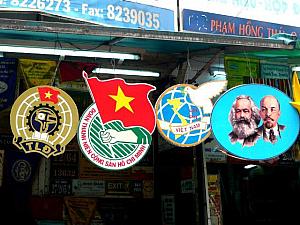 ベトナムのシンボルが描かれた看板をおみやげにするのも面白いかも！