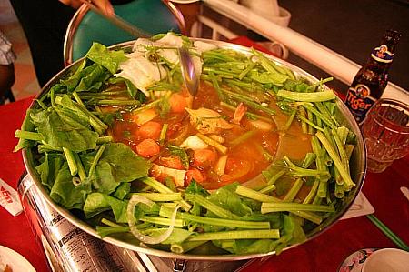 ベトナム人はお鍋が大好き♪ お鍋 きのこ鍋回転鍋