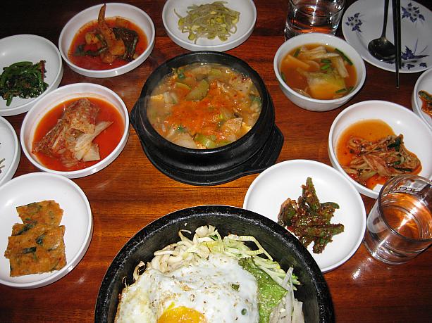韓国料理って前菜が沢山出てくるから楽しいですね♪今日もお腹いっぱい食べました。
