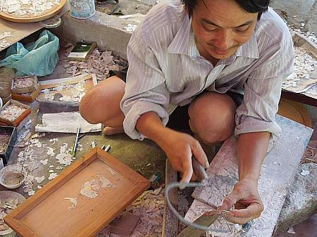 木彫りの職人がいるキムボン村