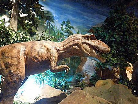 アロサウルス。ティラノサウルスに次ぐ凶暴な肉食恐竜です