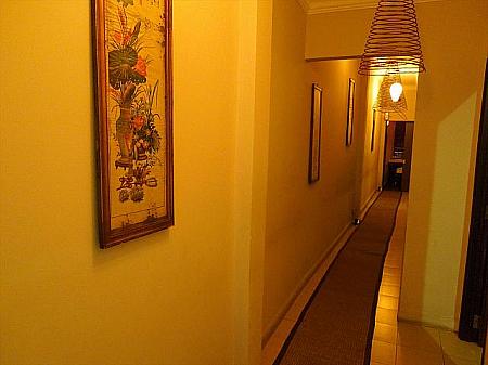 アロマ香る廊下も東南アジアの雰囲気がでています