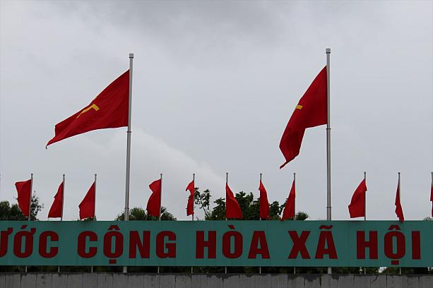 ベトナムの国旗がはためいています