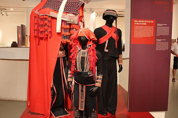 少数民族の衣装も展示