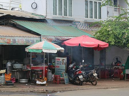 ベトナムの町の様子。カンボジアと似通っているが……