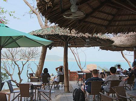 海の見えるオープンカフェ