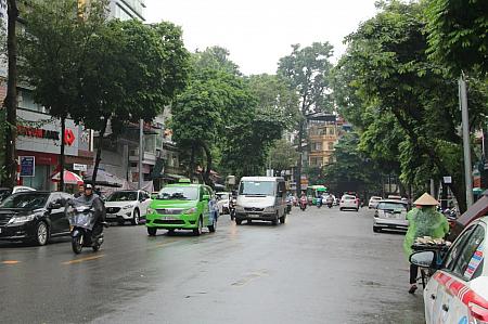 ハノイとホーチミンは雨季真っただ中。道路の冠水に注意を雨季
