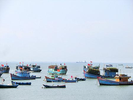漁船が多く停泊するのどかな町