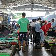 ベトナムの海の近くの市場は大抵こんな感じです