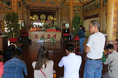 ベトナムには熱心な教徒が多い