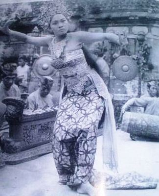 バリ島 踊り子の絵画 バリ島 踊り子の絵画