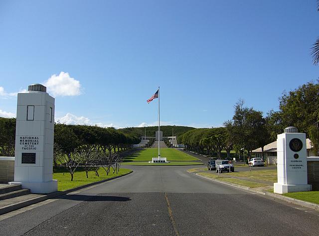 パンチボウルの丘 国立太平洋記念墓地 ナショナル メモリアル セメタリー オブ ザ パシフィック ハワイナビ