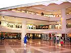 3. 太古廣場（Pacific Place）のLGフロアに出ましたら、左側に進んでください。JWマリオットと書かれたサインがあります。