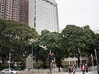 4.横断歩道の左前にメトロパークホテルが見えています。