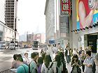 2.出口を出たら真っ直ぐすすみます。