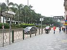 2.目の前の彌敦道（ネイザンロード）に沿って北に進みます。<BR>