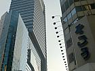 MTR銅鑼湾駅で下車しHysan Placeに直結するF2出口に行きます。そこから8階に上がると誠品書店があります。