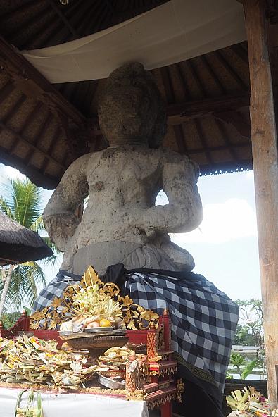 PURA KEBO EDANの古い神像。