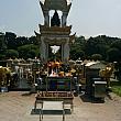 サナームチャーン宮殿の仏壇（中心にプラ・パトム・チュディが見える構造になっている）
