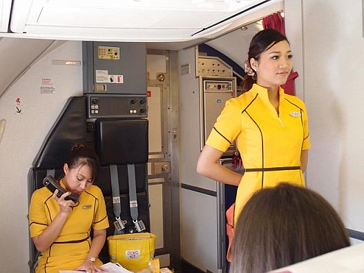 こちらはノックエア。機材はB737-800。
