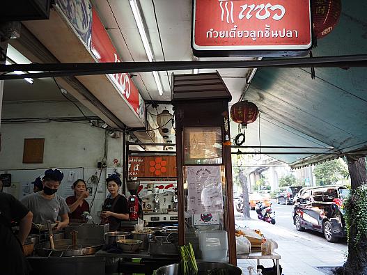 トンローのクイティアオ屋セーヴにて。