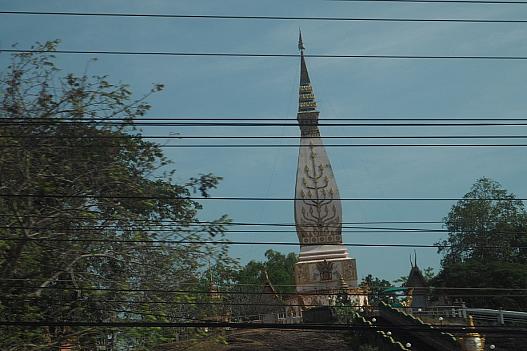 ターリーの仏塔。タートパノームの仏塔が落雷で壊れた時に替わって信仰を集めた。