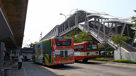 ラチャプルック側歩道橋