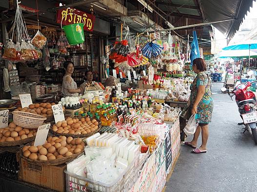 プラカノン市場の一角。