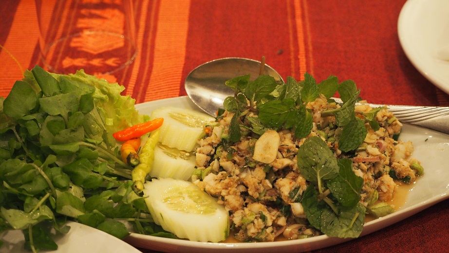 ラーブパー（魚のラーブ）とカオニャオダム（黒米のおこわ） コミュニティ・掲示板 バンコクナビ