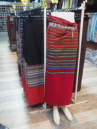 伝統的な木綿の巻きスカート。シン・ファイ。