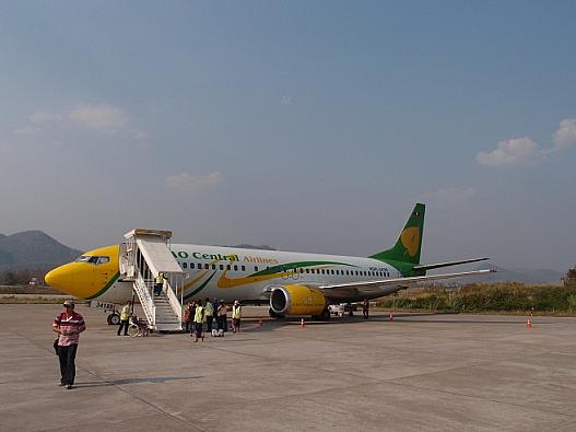 ラオセントラルエアラインズ、スワンナプーム空港でも見ることができる。機材はB737-400かな。