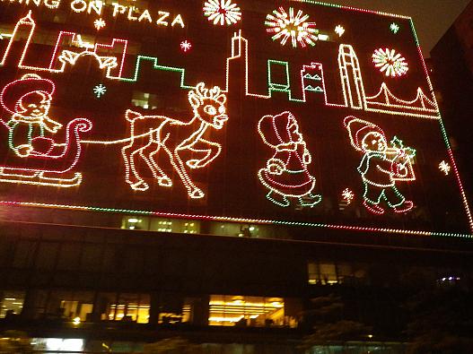 九龍の海岸そばにある建物、クリスマスイルミネーションが綺麗でした