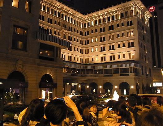 ペニンシュラホテル前