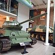 手前は余りに有名なソ連のT３４、奥はドイツのヤークトパンター突撃戦車。