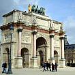写真１　パリの凱旋門はここにもある。カルーゼル凱旋門。このすぐ横にルーブルへの入り口あり。ここがおすすめ。