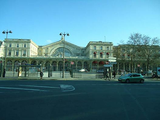 パリ東駅。地図では北駅と近いのだが……