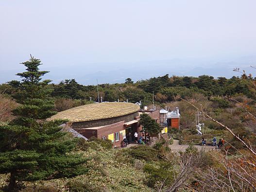 Jindalrae villa.(around 1500meters)