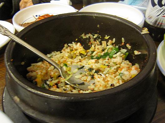 『トビコのビビンパム』
石焼の器で食べるプチプチ食感と優しい味のビビンパム。
