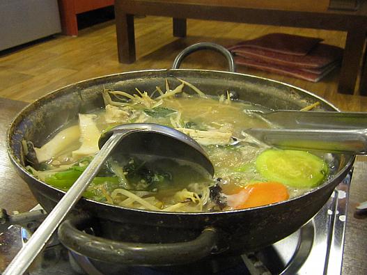 『アグタン(辛くないアンコウ鍋)』
あっさりスープとアンコウのプリプリ食感がクセになりました。