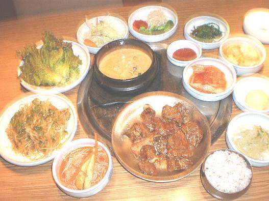 チゲはちょっとクセのある味でした。