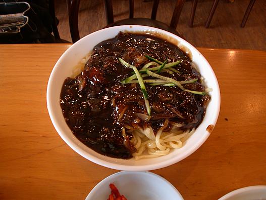 モチモチ麺のチャジャン麺！