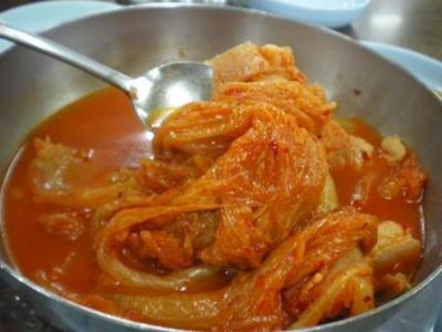 美味しい店は、必ず！
ごろごろ豚肉はいってます！