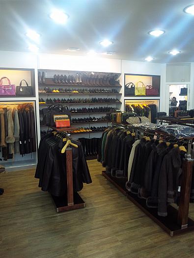 新店舗2階奥です。
品揃え豊富でした。