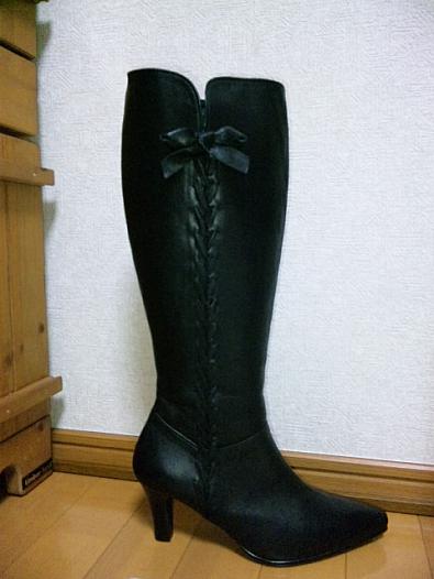 念願のサイドレースアップのブーツ。日本で見つけた画像を持っていってお願いしました。イメージ通りで大満足です♪