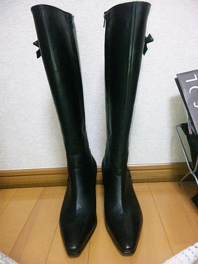 長さ・場所ごとの筒周りはもちろん、トゥやヒールの形までこだわりました。