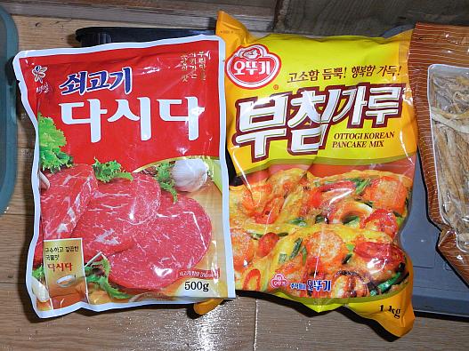 左から牛ダシダ、チヂミの粉、
